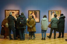 Rusia saqueó miles de objetos culturales ucranianos durante la guerra. Hallarlos es todo un reto