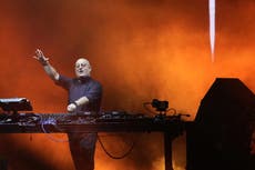 Padre Guilherme, el cura DJ, hace bailar a miles en Buenos Aires durante homenaje al papa Francisco