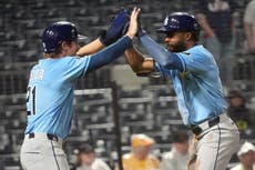 Mullins pega jonrón en la 13ra y Rays vencen 8-7 a Piratas en juego bajo la lluvia