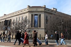 Renuncias y despidos han mermado al FBI y al Departamento de Justicia