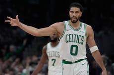 Jayson Tatum vuelve con fuerza a los playoffs y Celtics aplastan a 76ers al abrir su serie