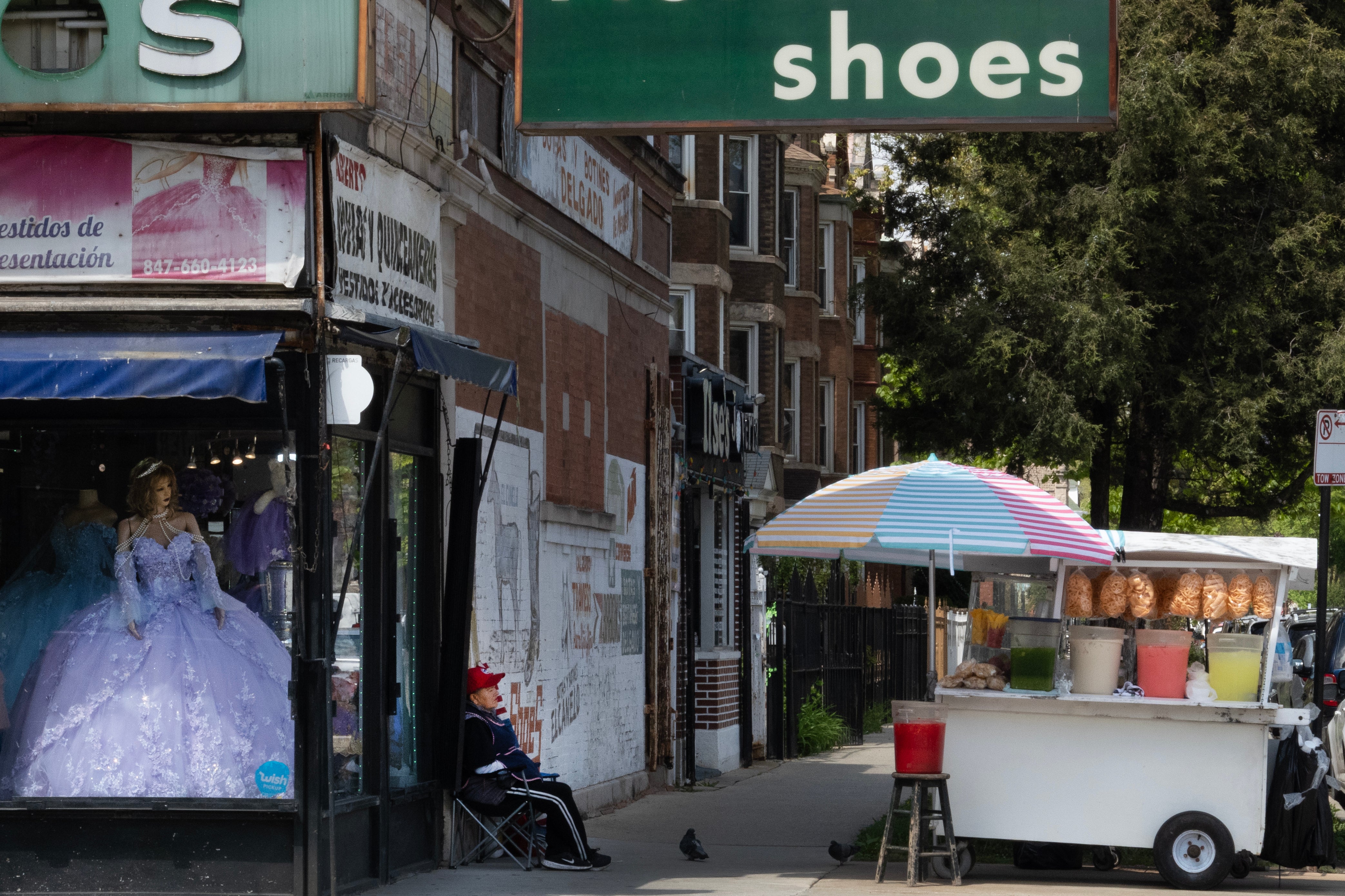 El desfile atravesó una década difícil: permaneció suspendido entre 2018 y 2022 por la pandemia y desacuerdos con las autoridades municipales. Volvió de forma breve hace dos años, pero el regreso quedó marcado por problemas de seguridad y varios arrestos, luego de que la policía desviara el recorrido debido a hechos de violencia en la zona