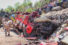 Choque de autobús en la Cachemira controlada por India deja 21 muertos