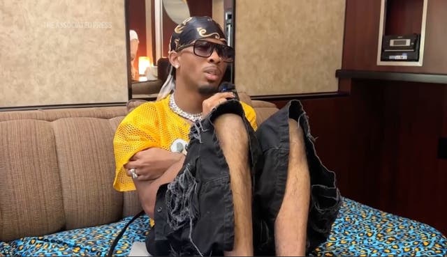 D4VD-CADÁVER EN AUTO