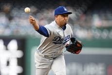 El cerrador de los Dodgers Edwin Díaz será operado del codo y se perdería unos tres meses