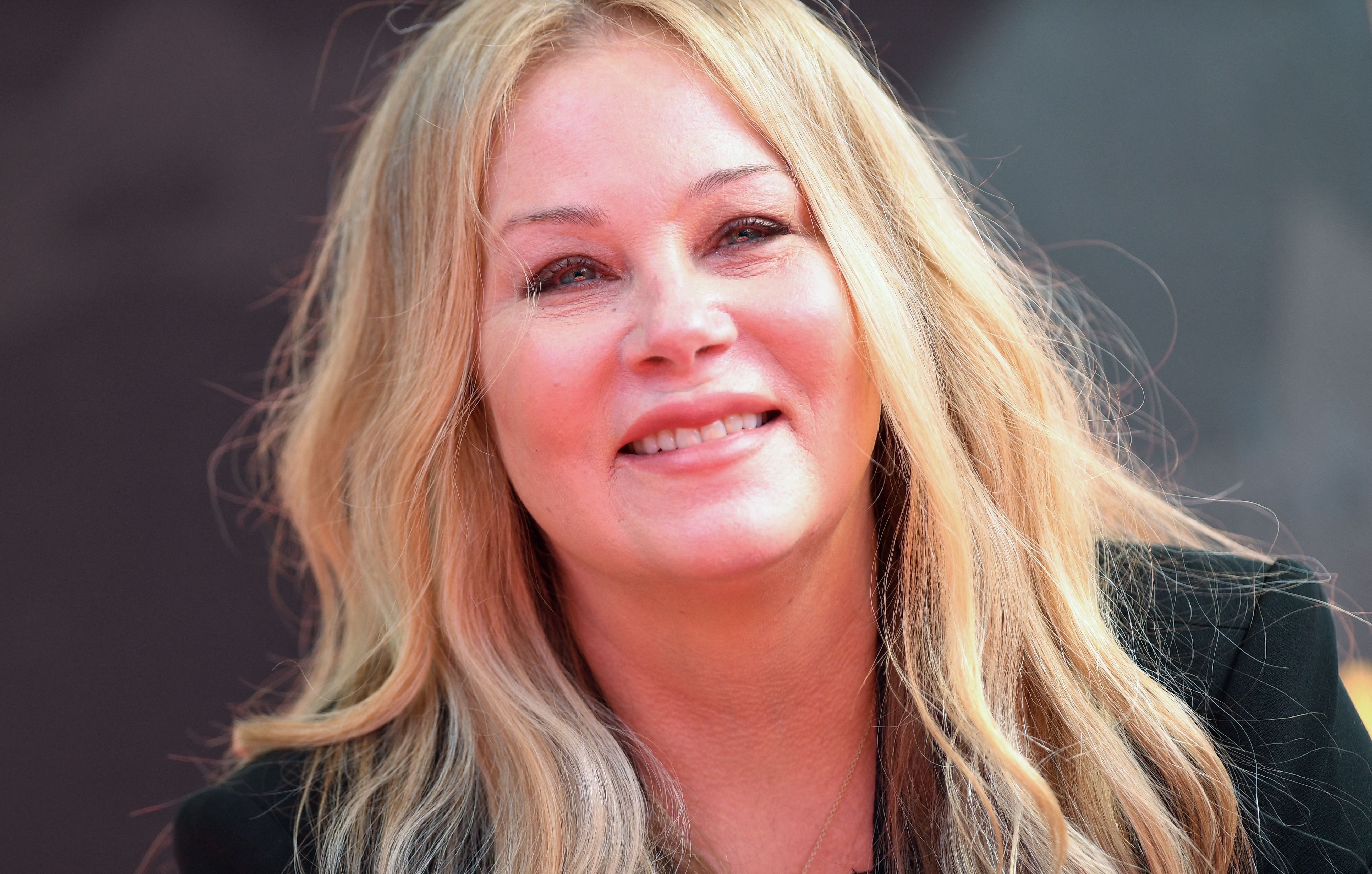 Christina Applegate, fotografiada en 2022, reveló que recibió un diagnóstico erróneo de esclerosis múltiple