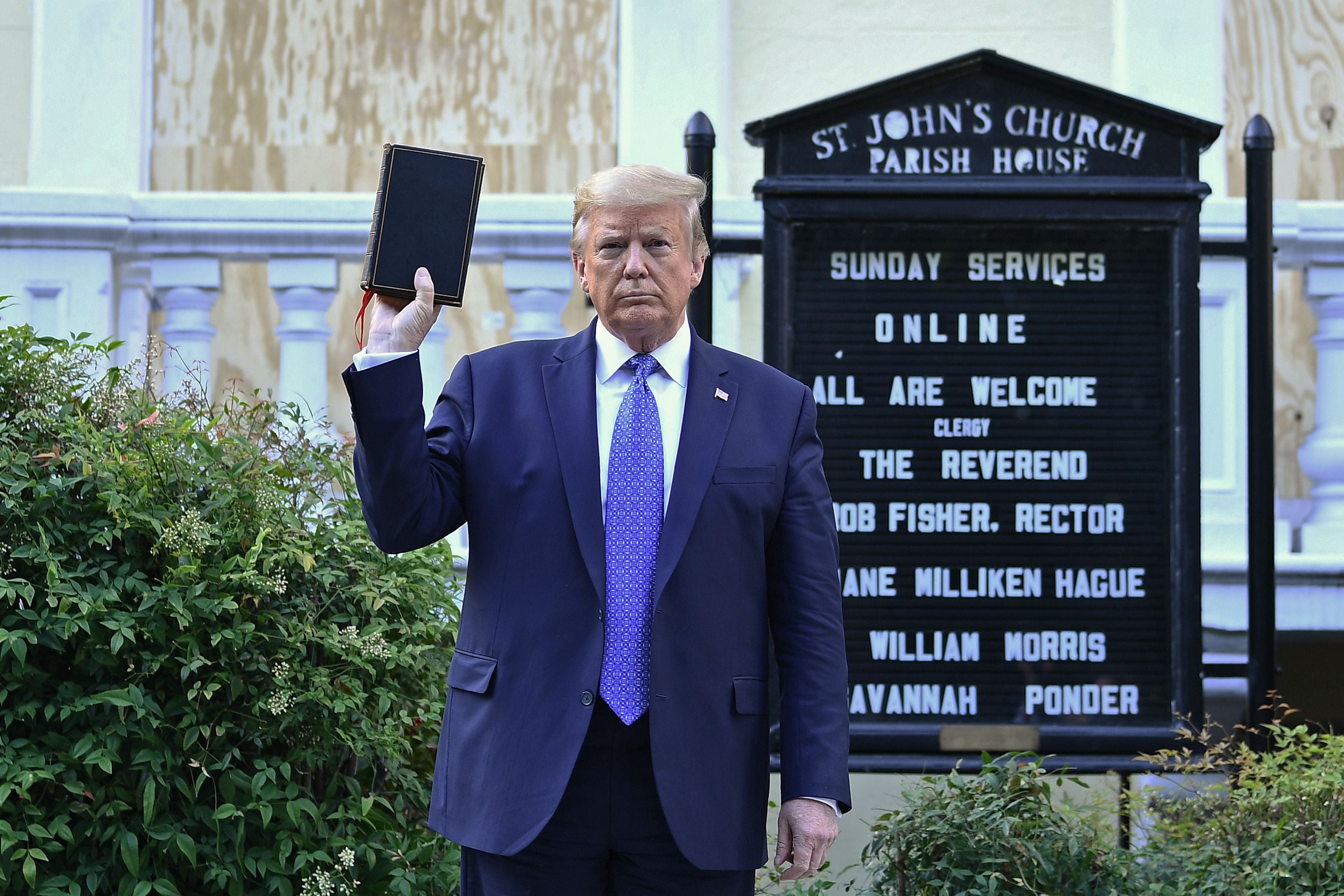 El 1 de junio de 2020, en medio de las protestas por George Floyd en Washington D. C., Trump posó con una Biblia frente a una iglesia cercana a la Casa Blanca
