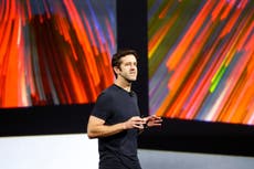 ¿Quién es John Ternus, el próximo CEO de Apple?