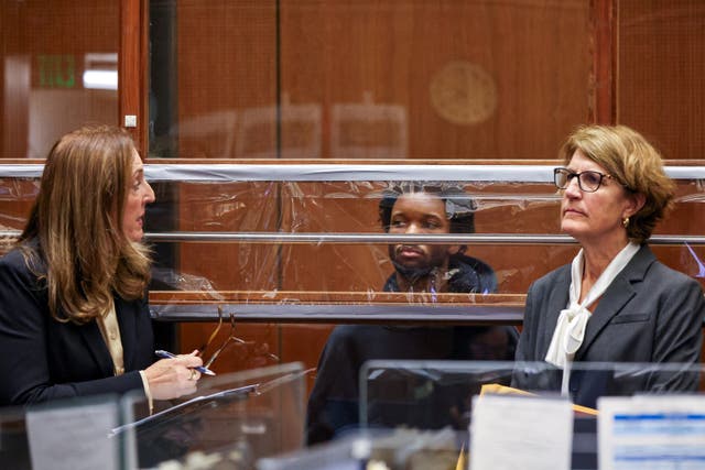 <p>La Fiscalía del Condado de Los Ángeles informó que D4vd enfrenta cargos de asesinato en primer grado</p>