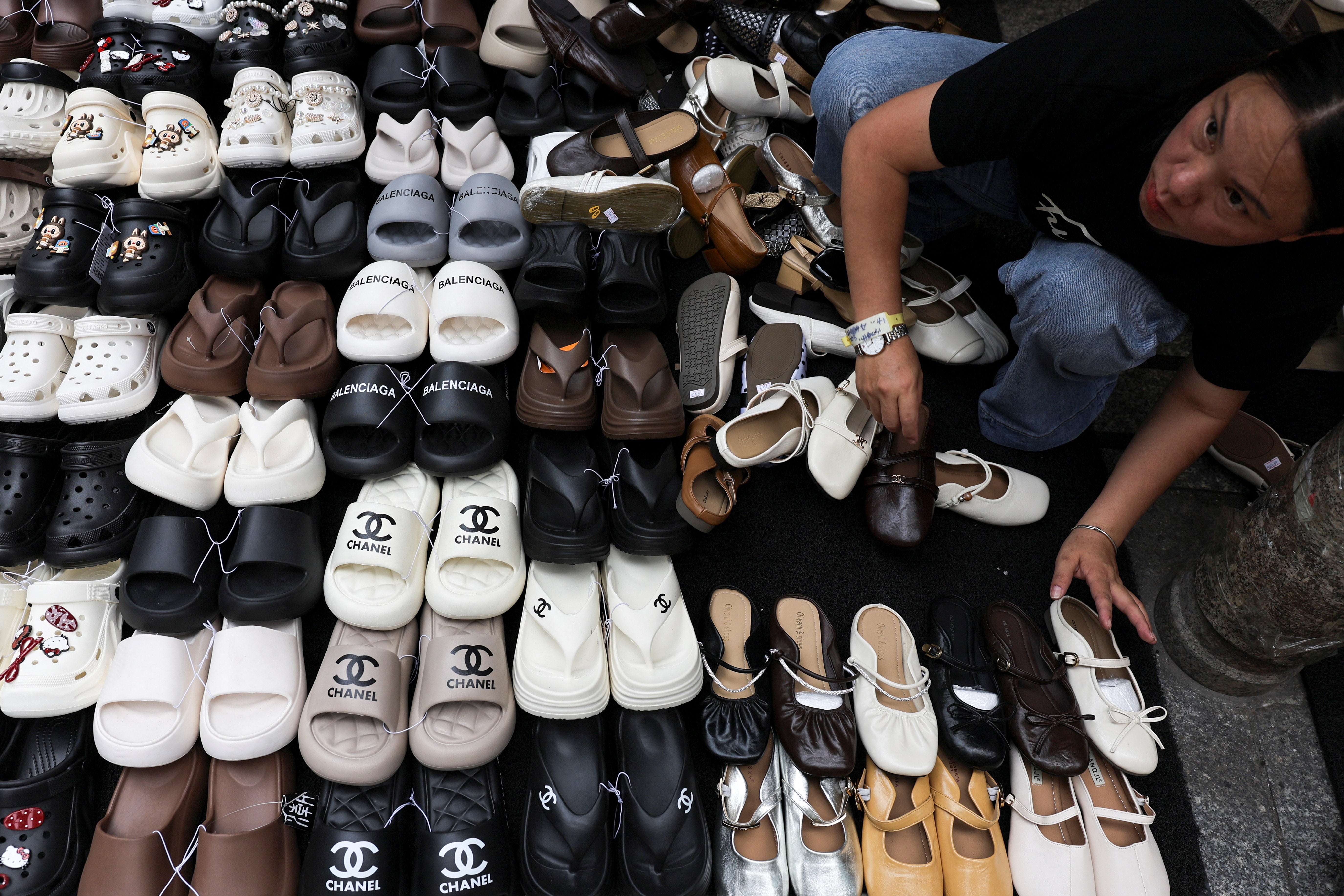 Los artículos cotidianos que suben de precio por la guerra en Irán