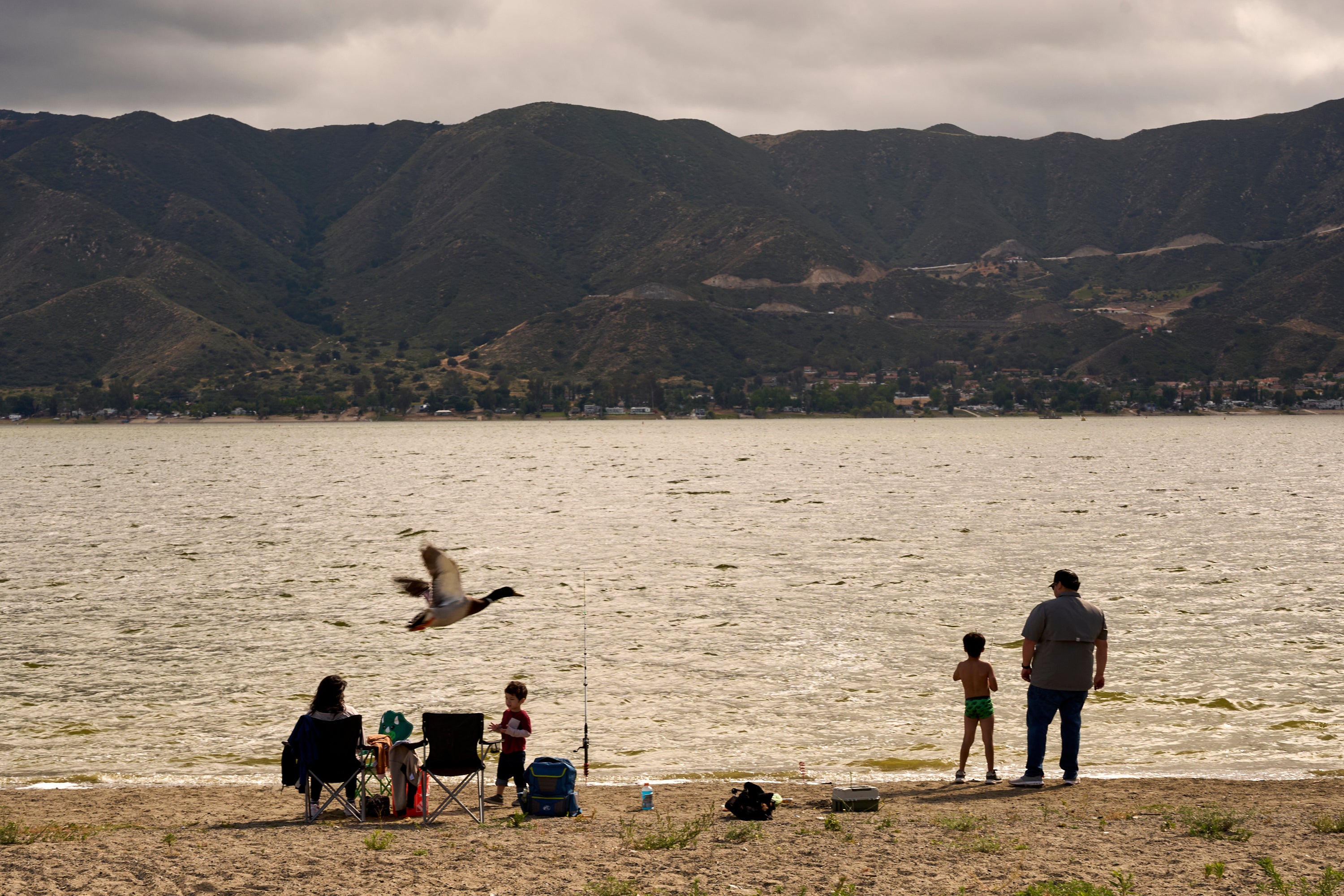 La playa de pesca Wiskers en el lago Elsinore