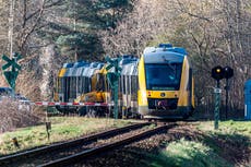 Dos trenes chocan en Dinamarca y provocan un gran despliegue de emergencia al norte de Copenhague