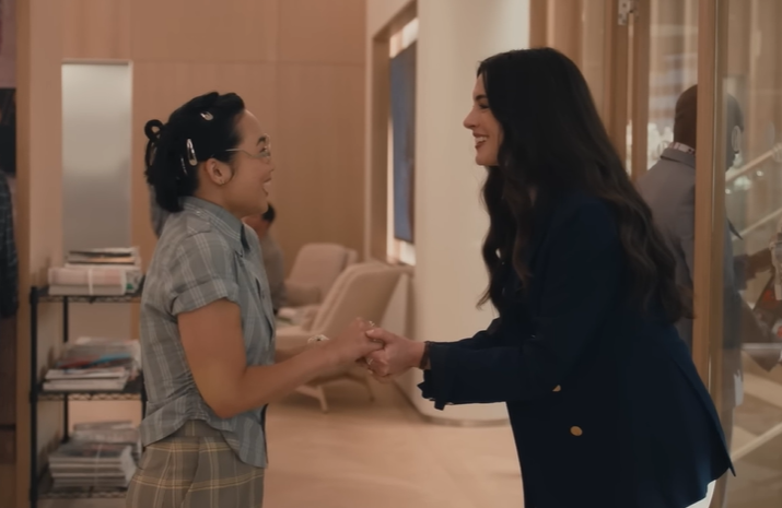 Los usuarios de las redes sociales criticaron que el personaje de Qin Zhou caiga en el típico estereotipo de “nerd” en una película ambientada en el mundo de la moda