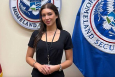 Investigan a funcionaria del DHS tras acusaciones de relaciones con “sugar daddies”