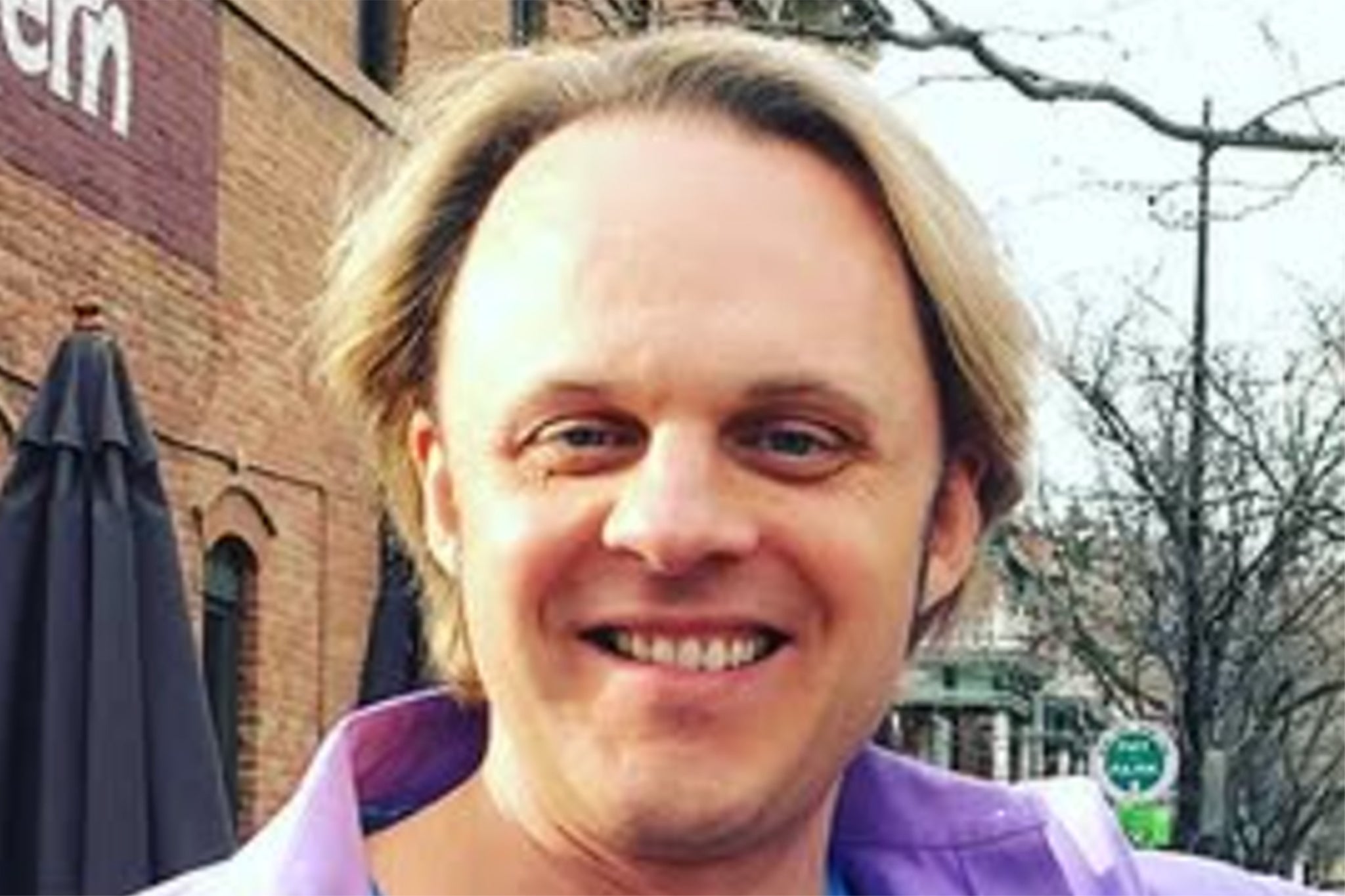 El reconocido investigador de ovnis David Wilcock murió a los 53 años tras quitarse la vida