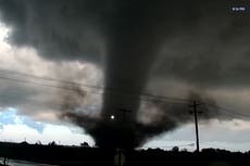 Un tornado arrasa Oklahoma, daña viviendas y obliga a cerrar carreteras