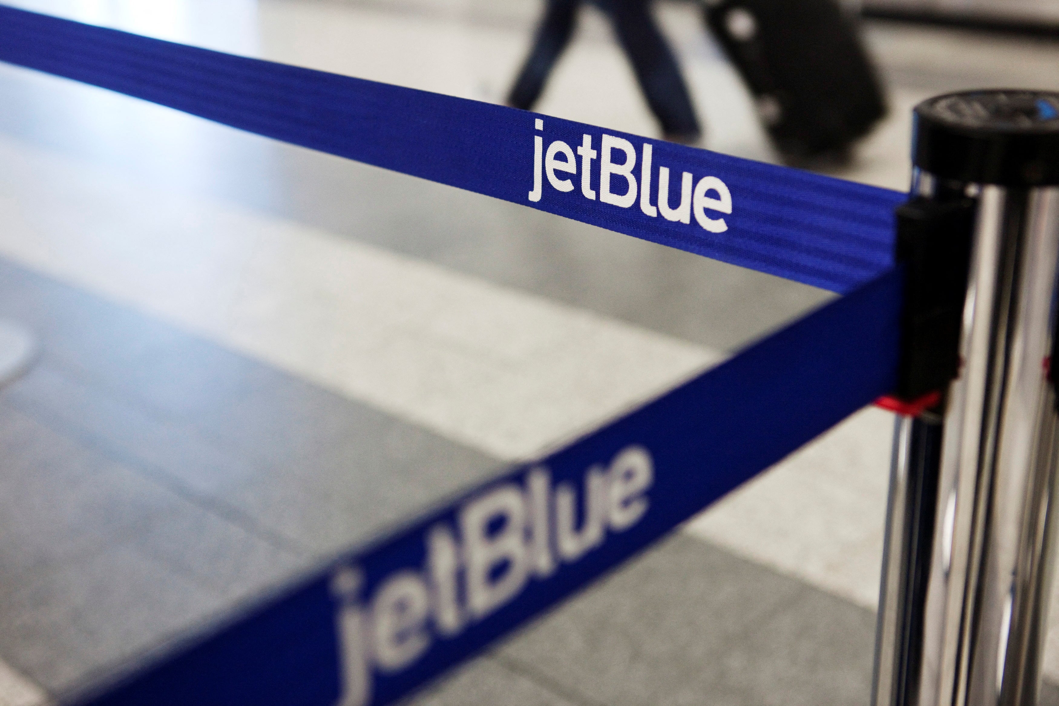 JetBlue desmintió las acusaciones de que recopila datos de los clientes para manipular los precios de los billetes y cobrar más a algunos pasajeros