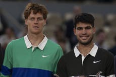 Jannik Sinner lamenta la baja de Carlos Alcaraz en Roland Garros: “Es muy triste”