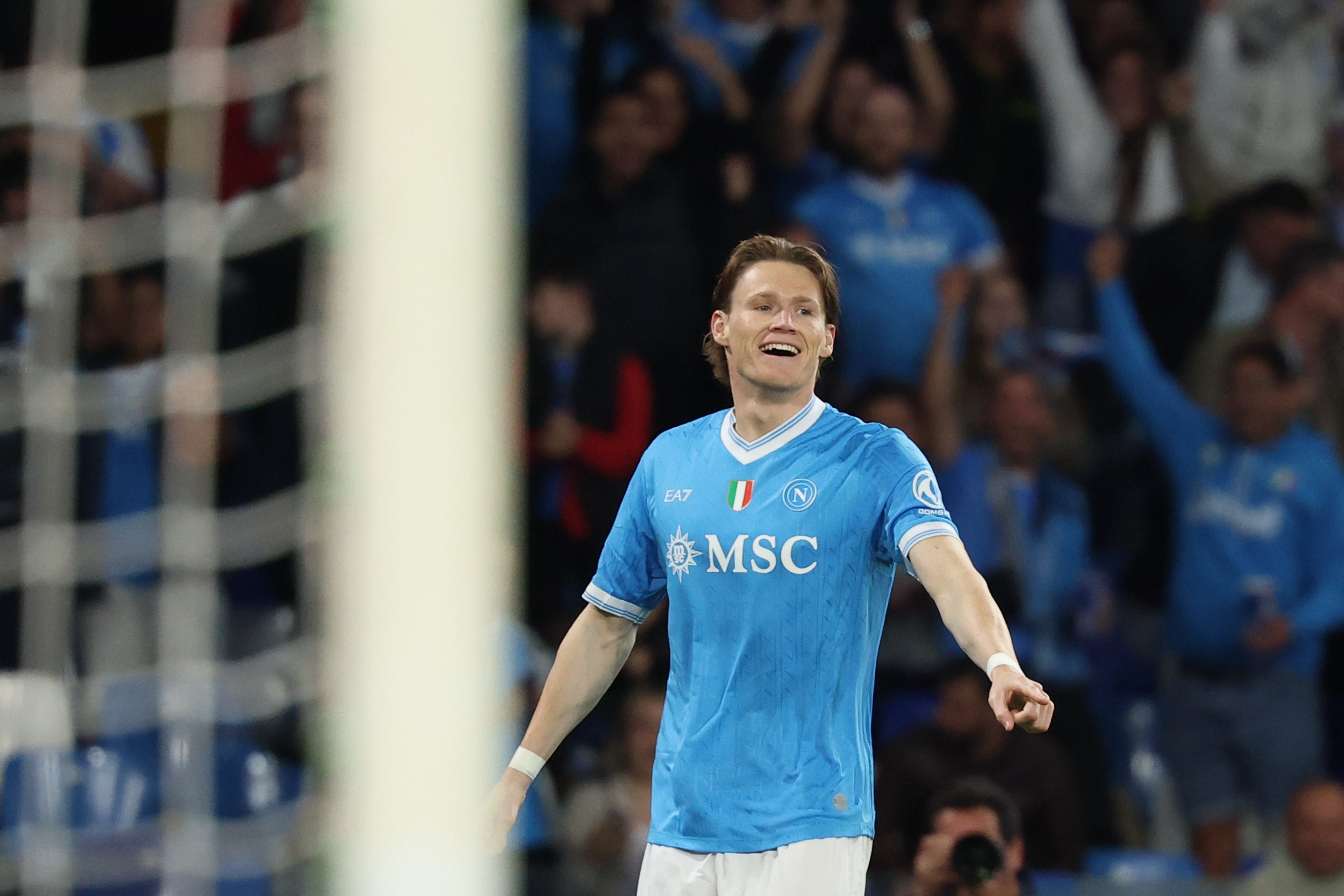 Cremonese cae a zona de descenso de la Serie A tras goleada en Nápoles