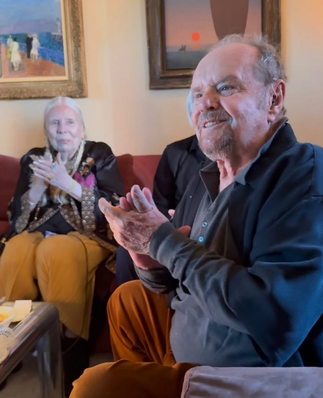 Jack Nicholson celebra sus 89 años junto a Joni Mitchell