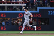 Martínez pega 2 jonrones y Guardianes vapulean a Scherzer y vencen 8-6 a Azulejos