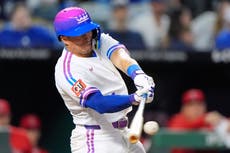 Collins impulsa a los Reales en una explosiva cuarta entrada y vencen 5-3 a los Angelinos