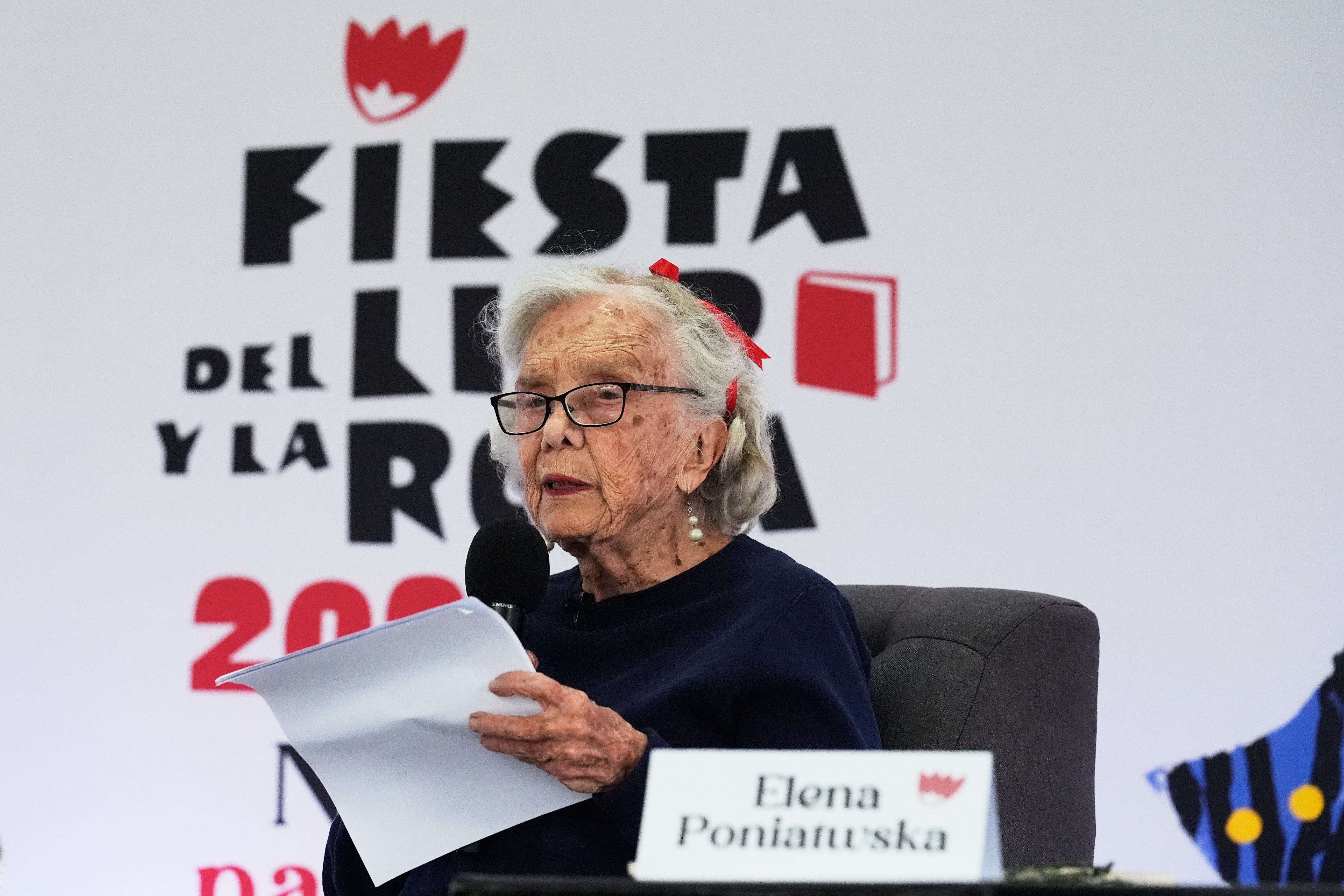 ELENA PONIATOWSKA