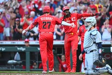 Jonrón de 3 carreras de Stewart y 5 impulsadas ayudan a Rojos a vencer 9-2 a Tigres