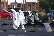 La policía en Irlanda del Norte declara una alerta de seguridad tras reportes de un coche bomba