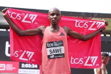 El keniano Sabastian Sawe gana la Maratón de Londres con récord mundial, el 1ro en bajar de 2 horas