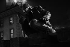 Elenco y productor de “Spider-Noir” presentan adelantos de la serie en la CCXP de México