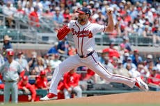 Chris Sale lanza 6 entradas en blanco para su victoria 150 y Bravos vencen 6-2 a Filis