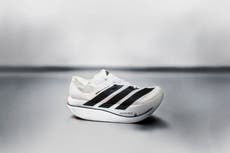 Cómo los tenis de Adidas de $500 hicieron historia en el maratón de Londres