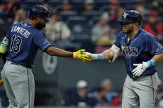 Vilade impulsa dos y los Rays vencen 3-2 a los Guardianes para su 5ta victoria seguida