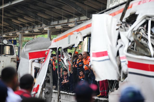 INDONESIA-TRENES-CHOQUE