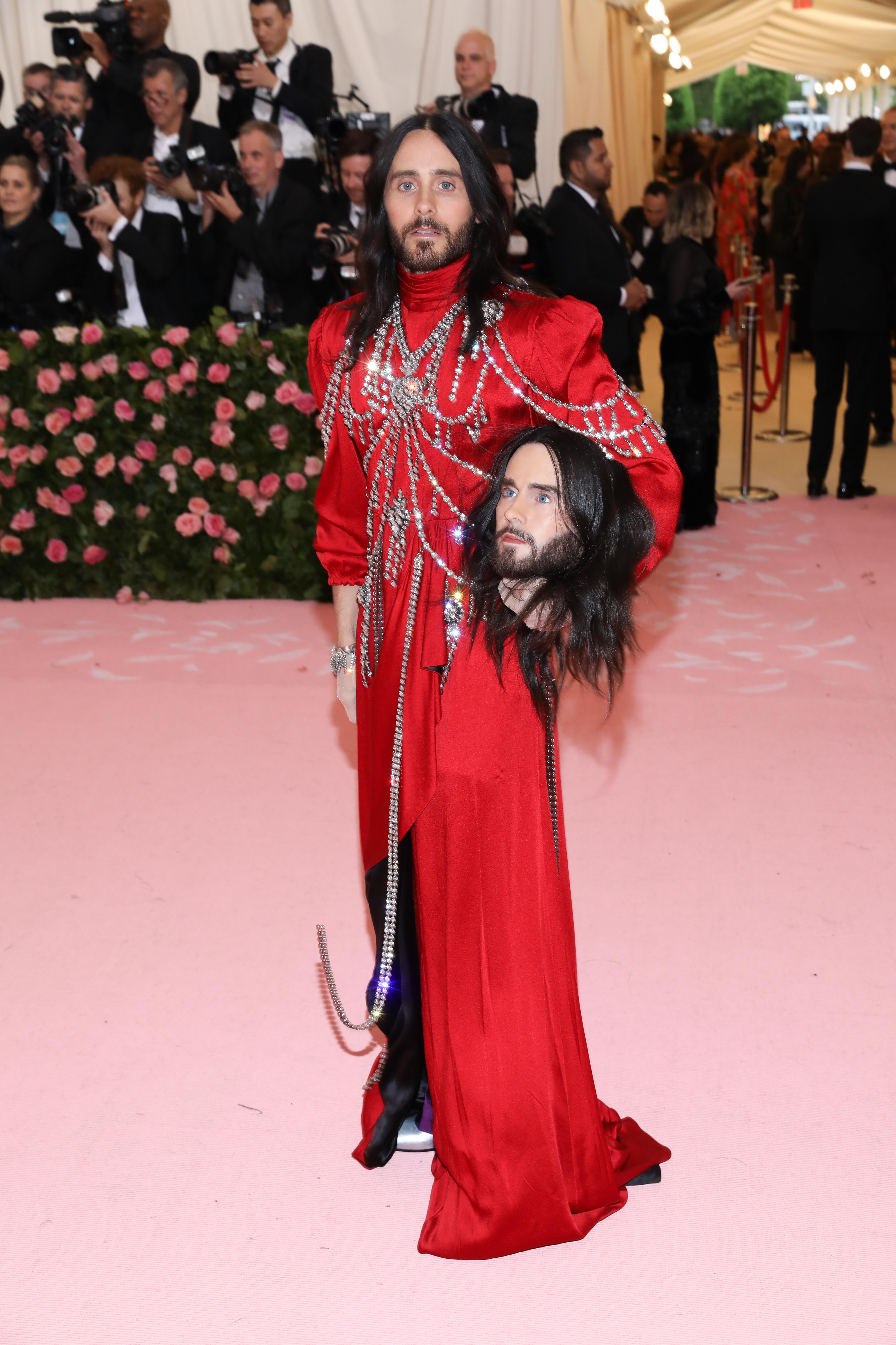 Jared Leto en la alfombra de la Gala del Met de 2019