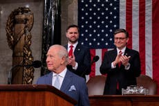 El discurso del rey Carlos, ajeno a la realidad e incómodo para Trump