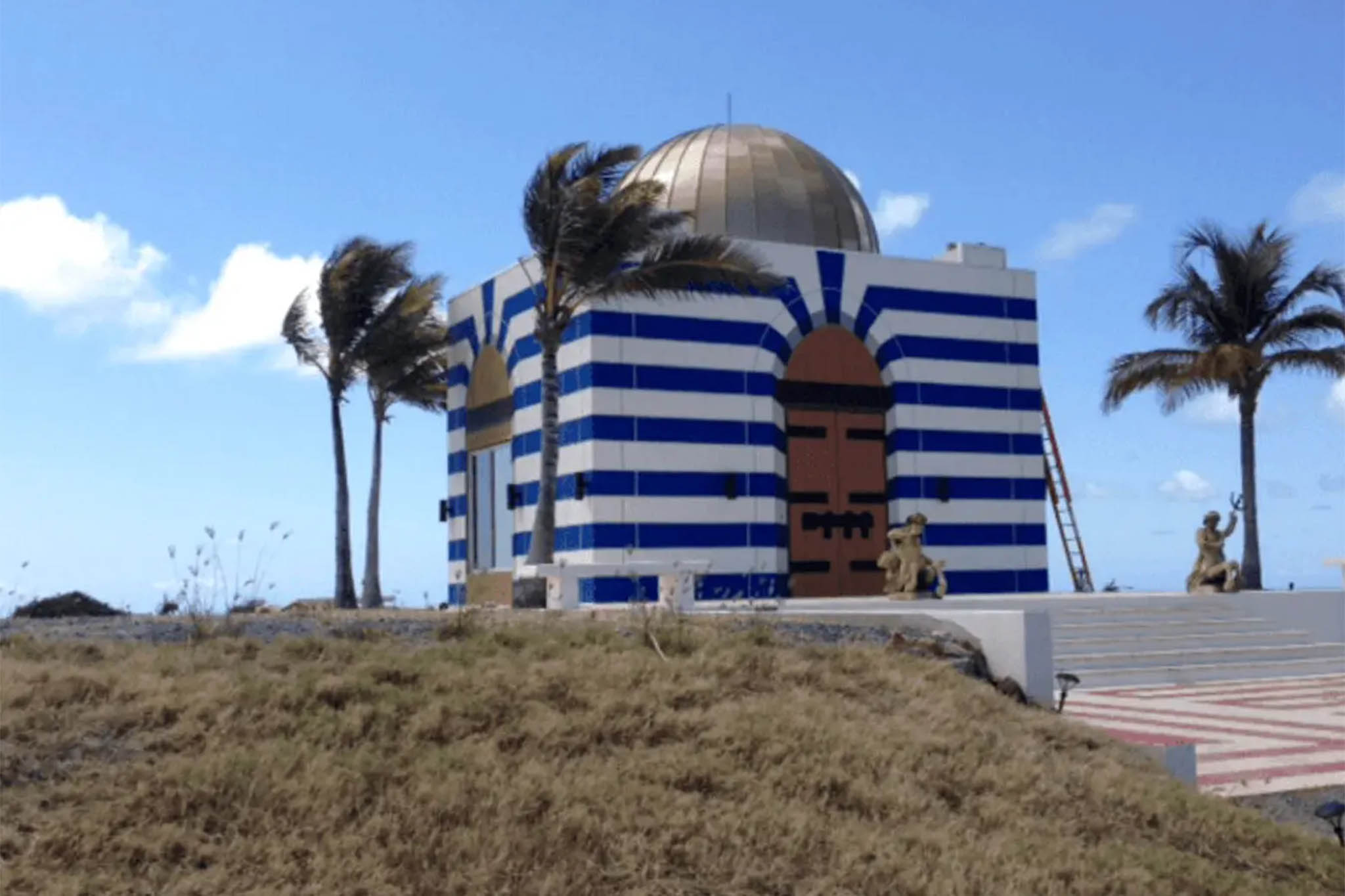 <p>Los archivos de Epstein revelaron la finalidad de un misterioso edificio a rayas azules y blancas situado en la isla caribeña de Little Saint James, propiedad del financiero pederasta</p>