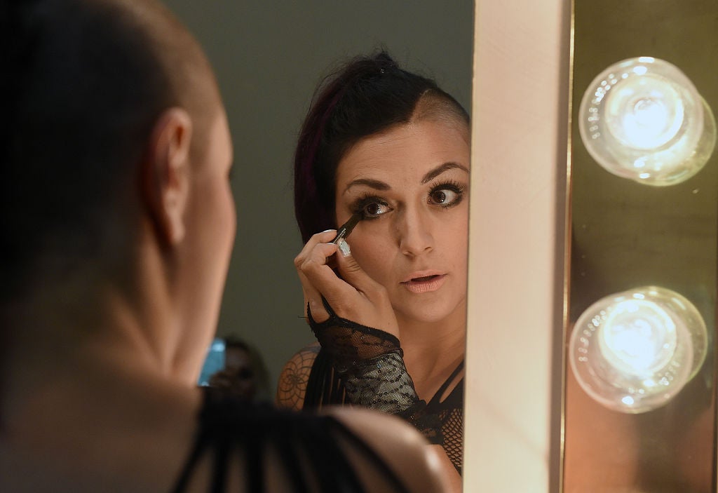 <p>Los encuestados también están dispuestos a hacer otros sacrificios en aras del cuidado personal, como limitar su vida social, posponer las vacaciones o reducir los fondos destinados al ahorro y al pago de deudas</p>