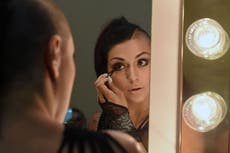 Casi la mitad de los estadounidenses se endeudaría por sus rutinas de belleza