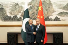 Pakistán pone en servicio su primer submarino clase Hangor en China