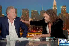 Piers Morgan: Russell Brand fue “inapropiadamente cariñoso” durante entrevista