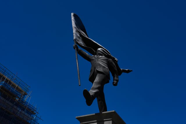 BANKSY-ESTATUA