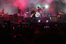 Foo Fighters llevan su show de estadio a un modesto local de NY