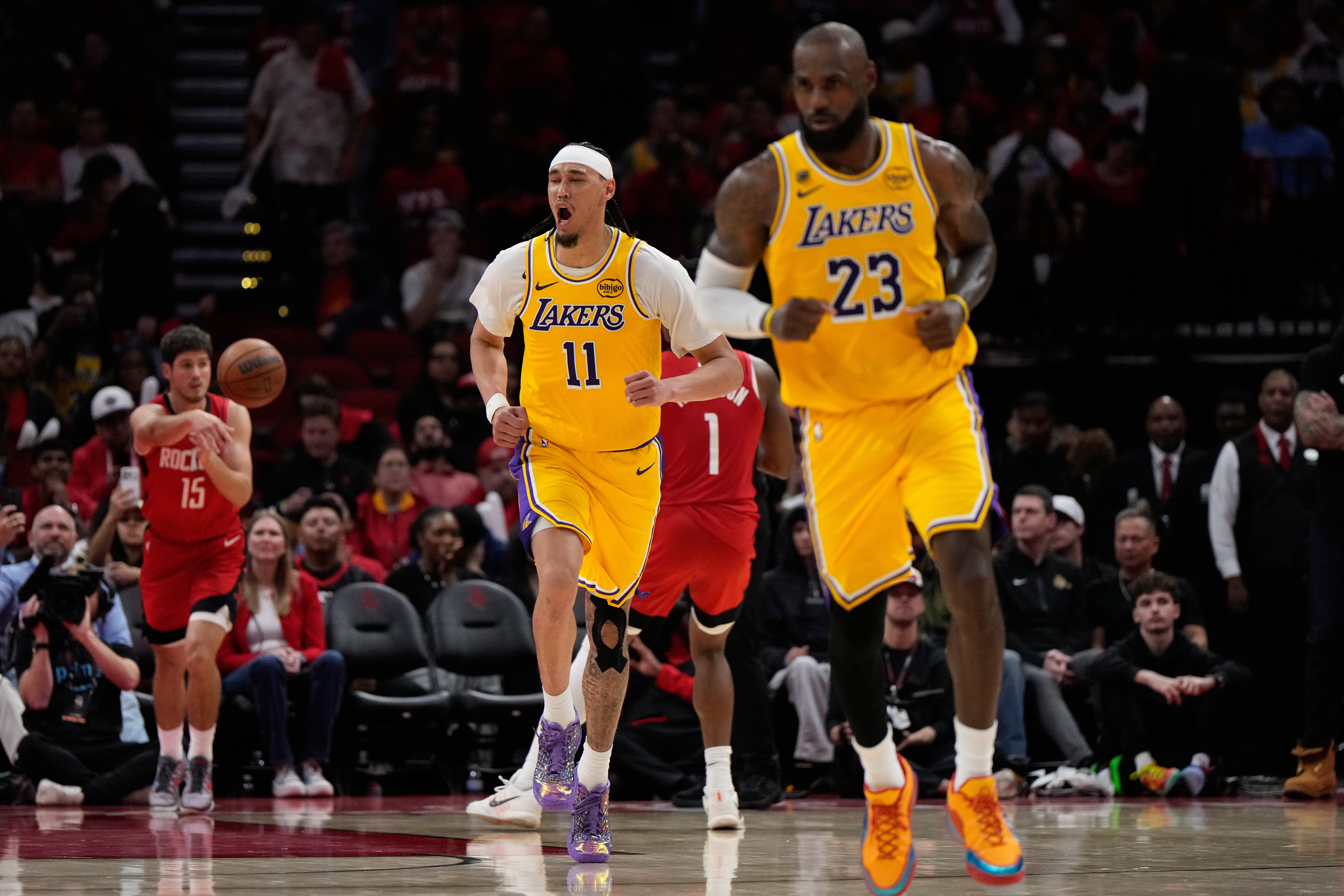 LAKERS-AVANZAN