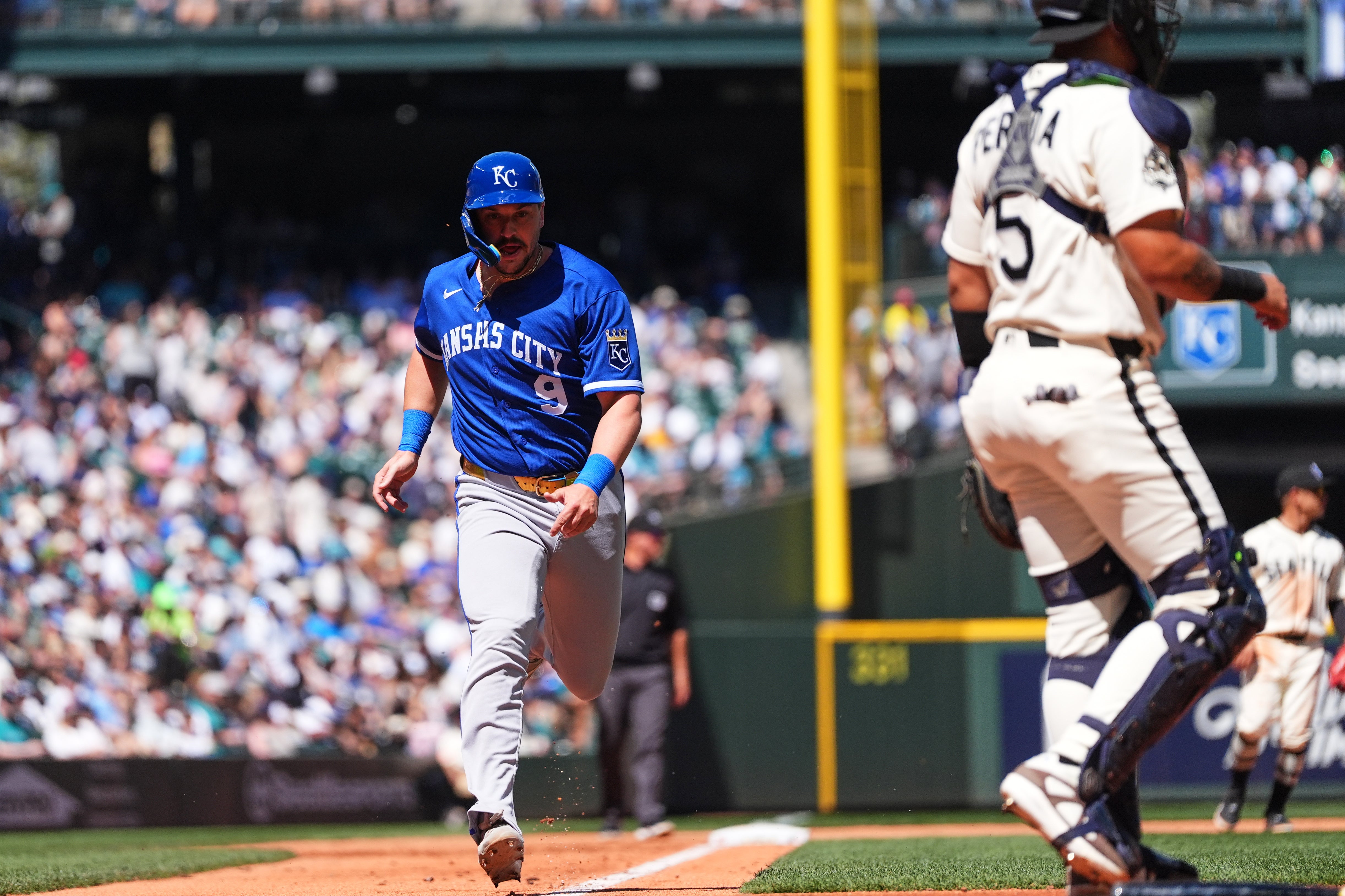 Reales limitan a Marineros a 4 hits en triunfo 4-1 y barrida en 3 juegos