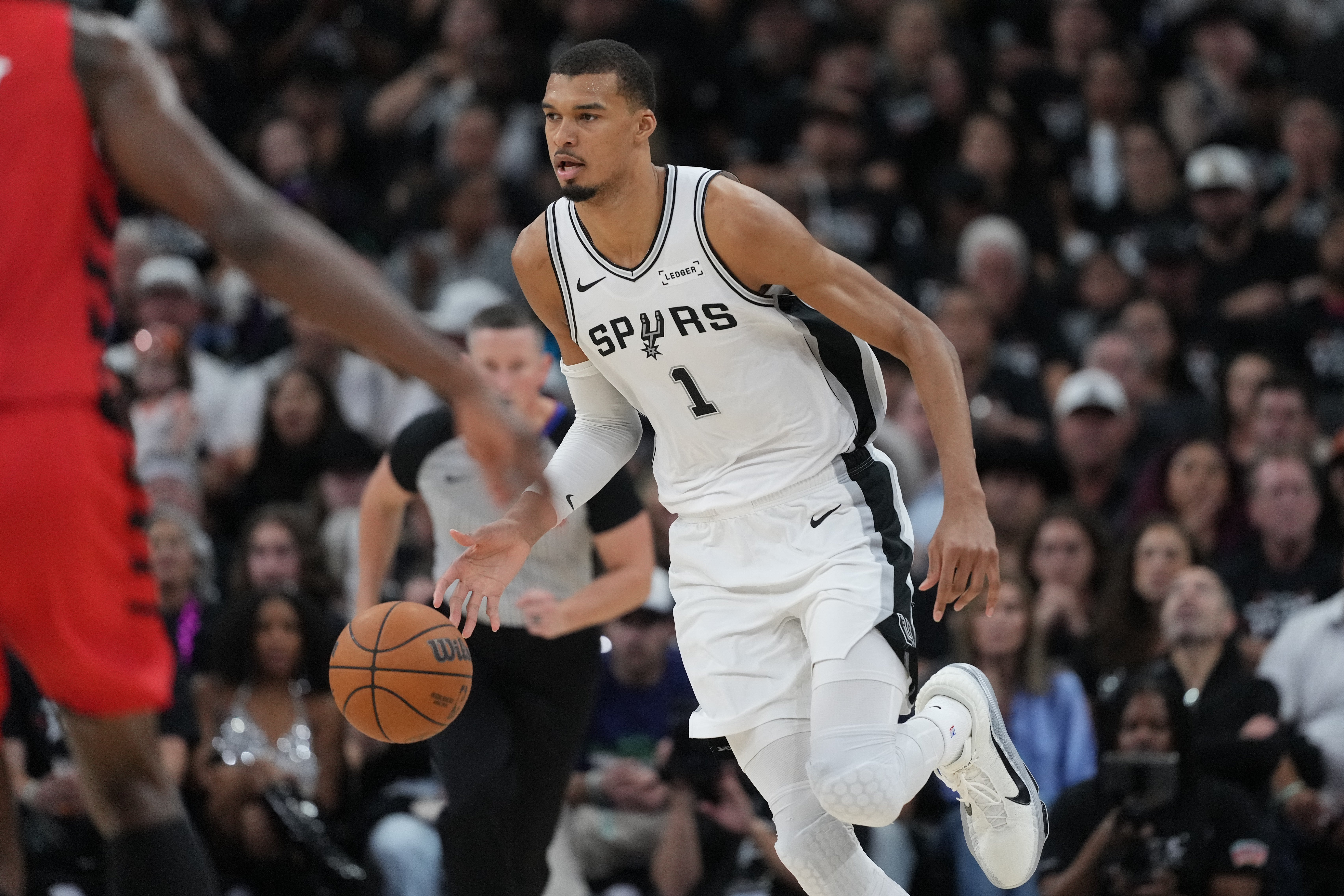 Un duelo francés enciende el Oeste: Wembanyama y Gobert abren serie el lunes