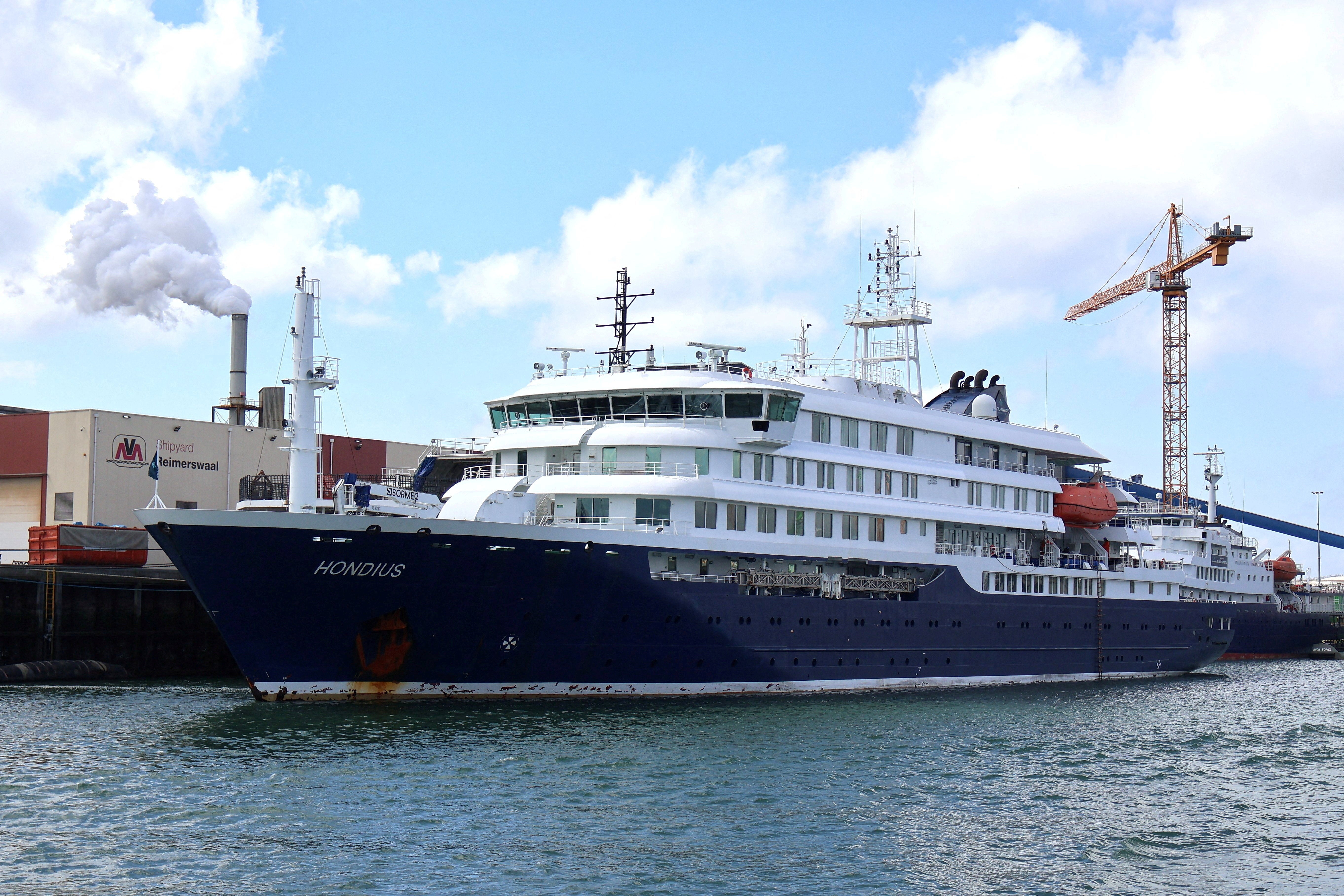<p>El MV Hondius, un crucero con base en los Países Bajos, se ha visto afectado por un presunto brote de hantavirus</p>