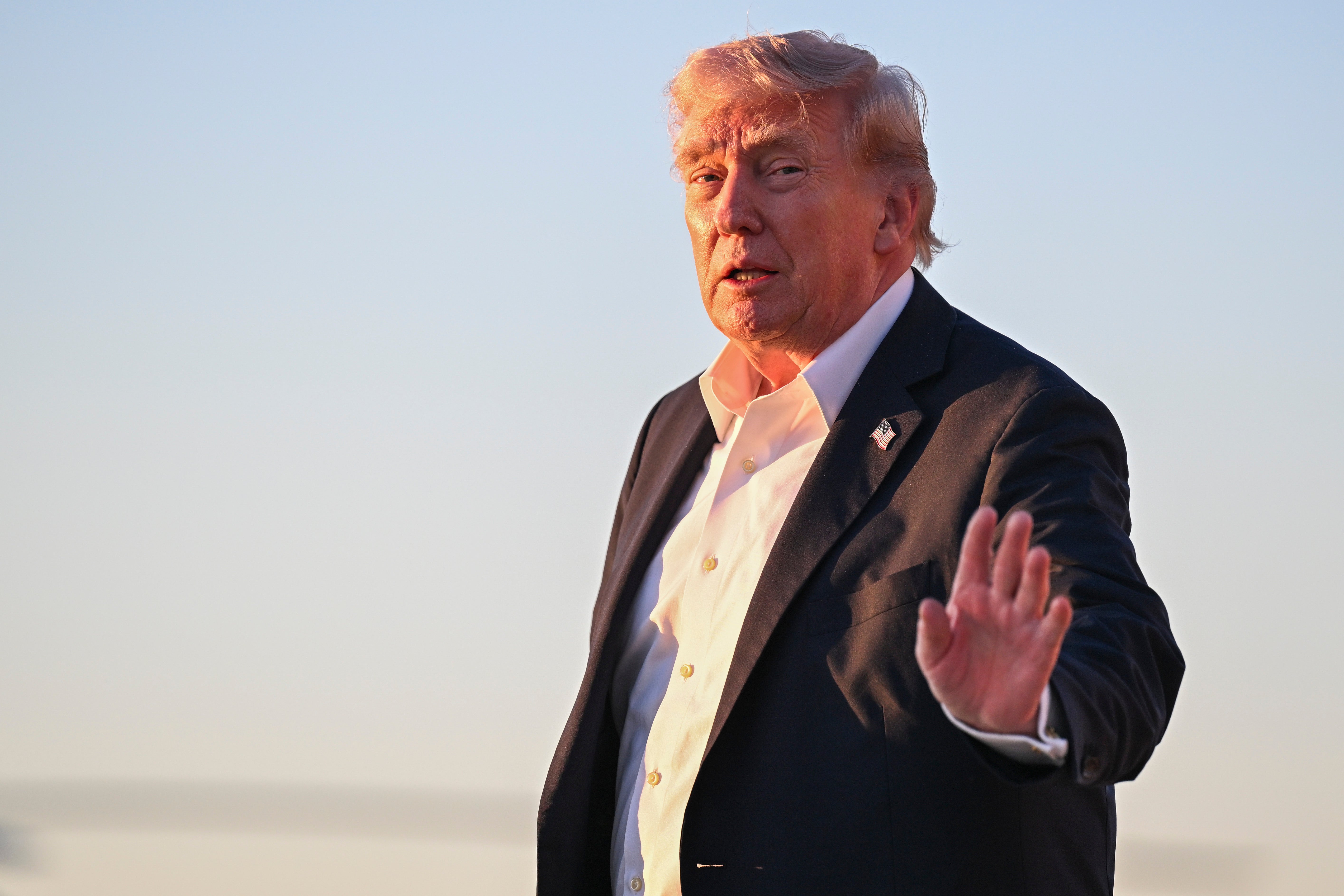 Trump anunció este fin de semana que Estados Unidos “guiaría” a los barcos varados desde el estrecho de Ormuz a partir del lunes