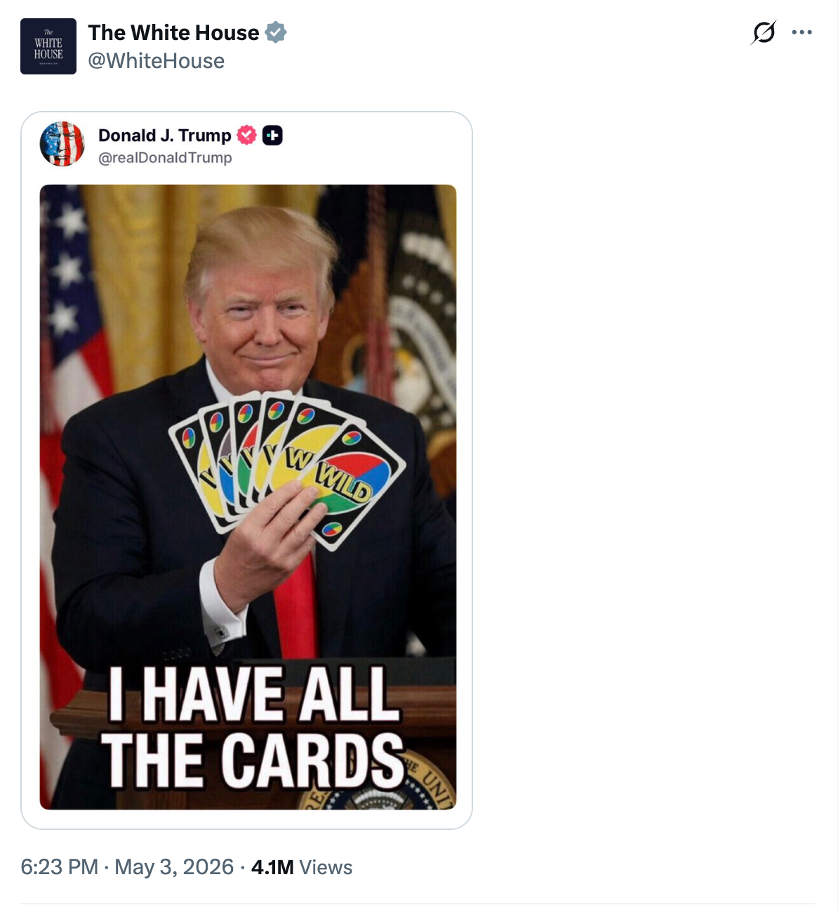 Los trolls de Internet se divirtieron mucho burlándose del presidente Donald Trump después de que este compartiera un meme en el que aparecía sosteniendo cartas de Uno con el pie de foto: “Tengo todas las cartas”